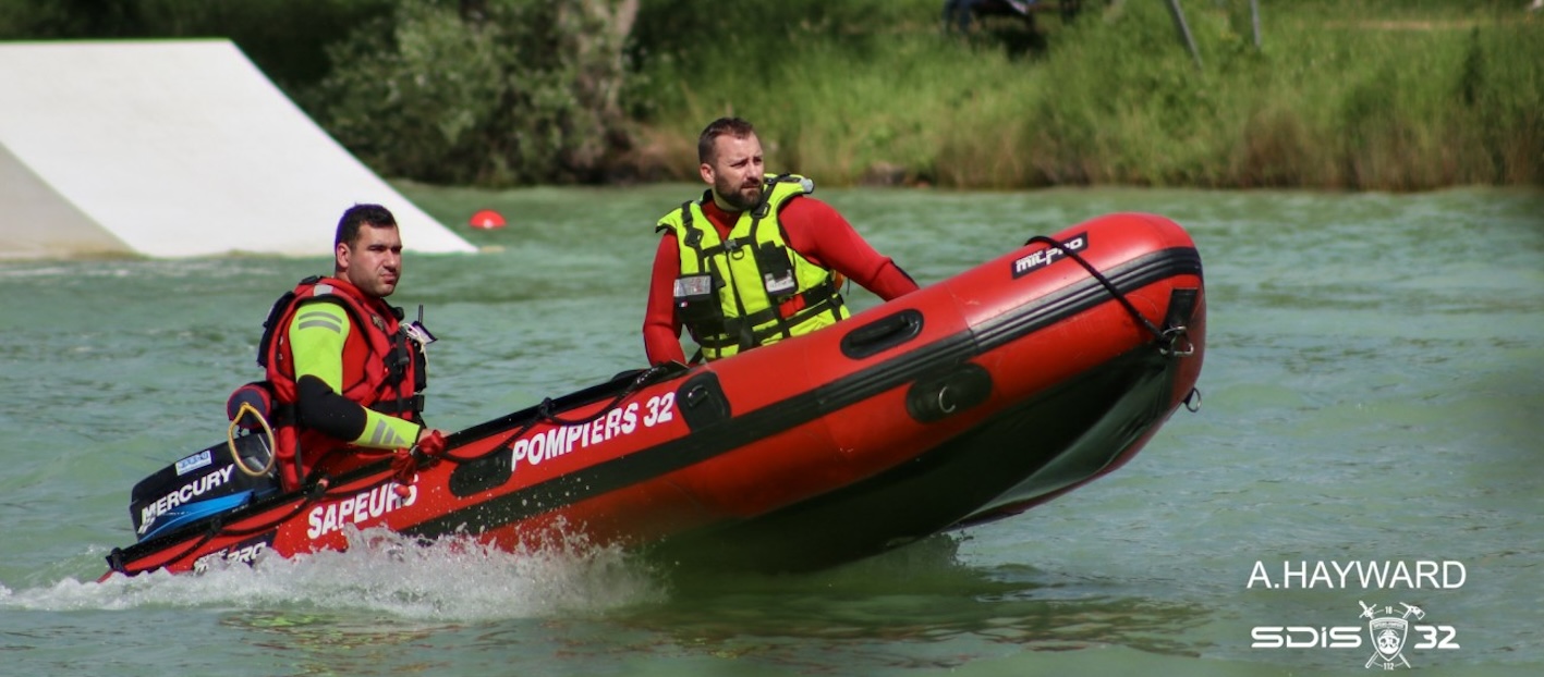 bateau intervention rapide pompiers