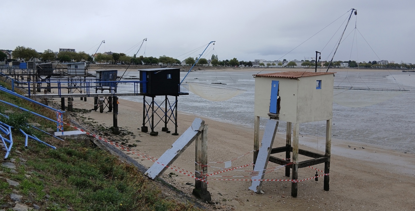 Passerelle effondrée d'une pêcherie