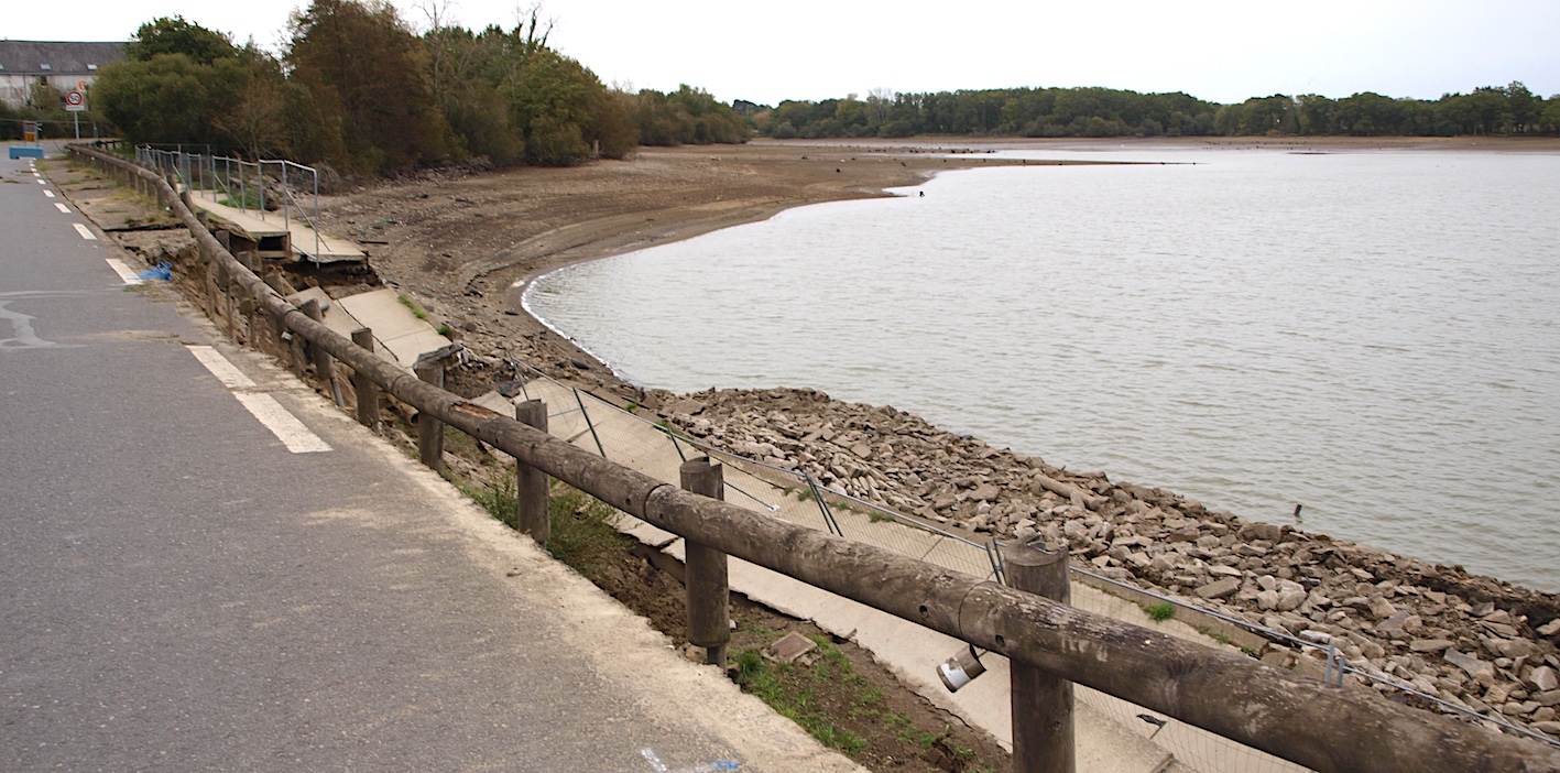 Digue barrage étang bois joalland